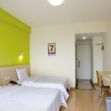 7 Days Inn Guangzhou Tianhe Yantang Metro Branch Extérieur photo