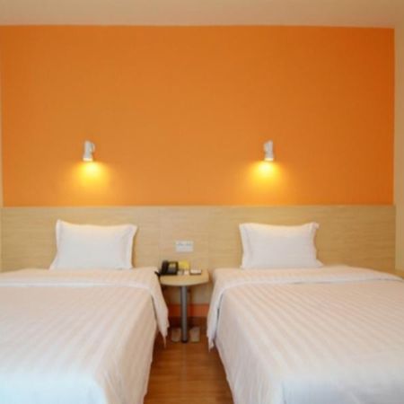 7 Days Inn Guangzhou Tianhe Yantang Metro Branch Extérieur photo